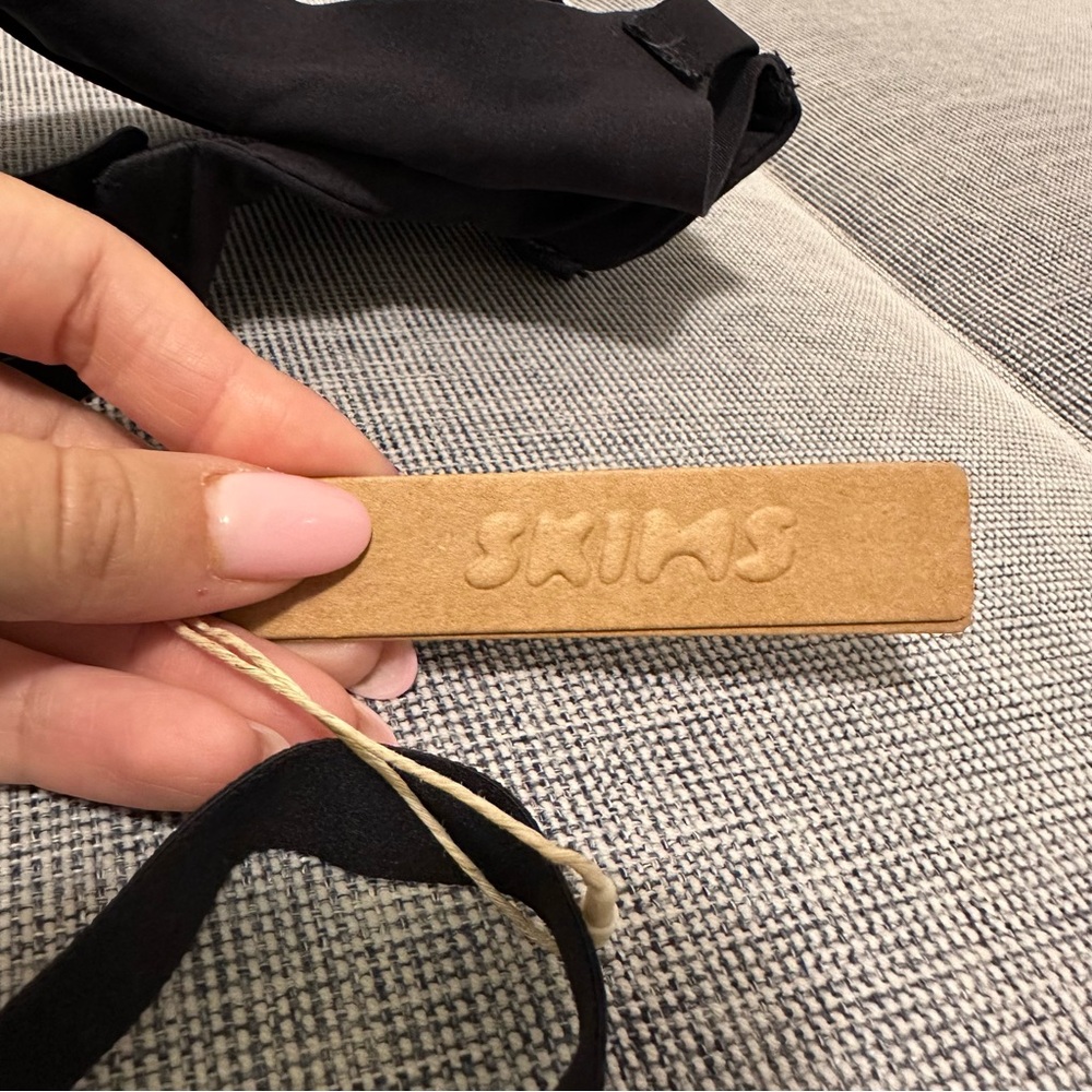 NWT SKIMS 32DDD Onyx/Black Fits Everybody Unlined Demi Bra - Picture 6 of 8